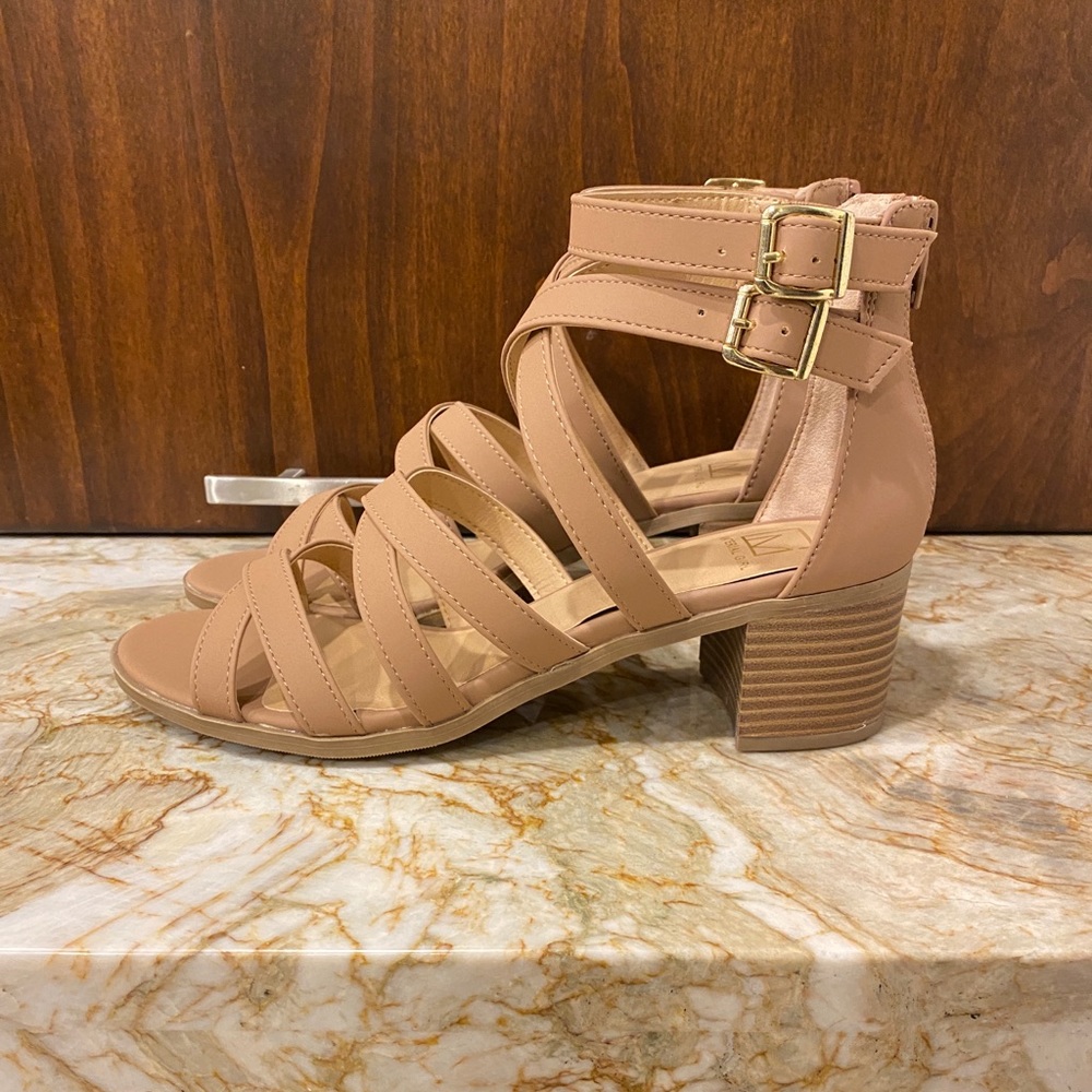 Material Girl Danna Strappy Sandal; Taupe (NWOT)